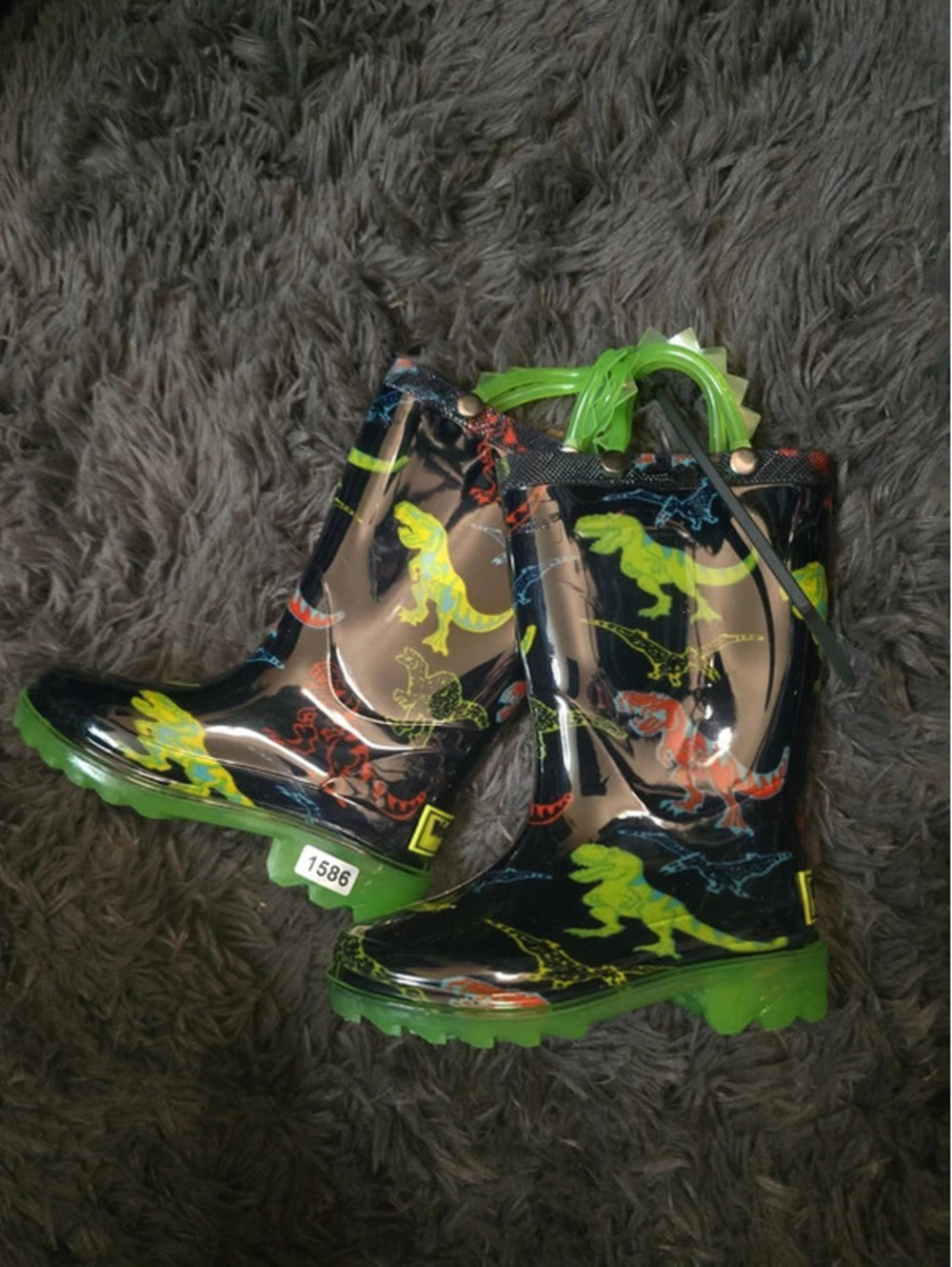 Size 7 nwot rain boots from target item 1586 box 22